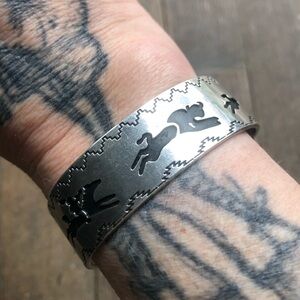 Sterling hunting buffalo cuff